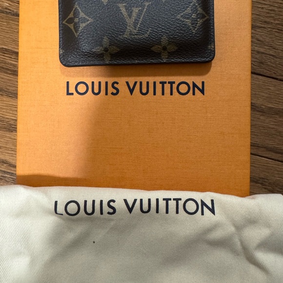 Louis Vuitton Monogram Card Holder - Picture 6 of 7